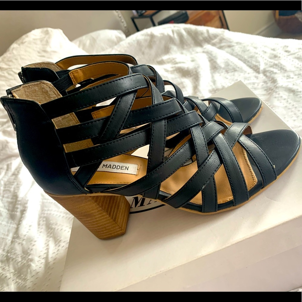 NEVER WORN Steve Madden Black strappy heel